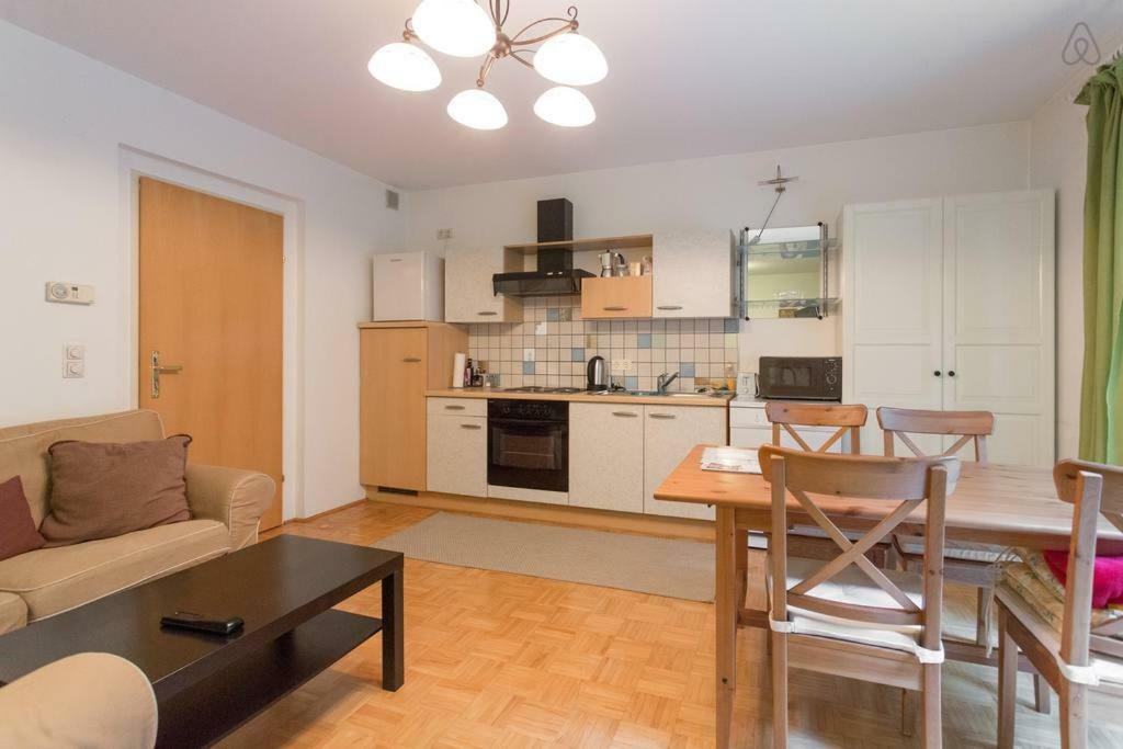 וינה Relaxing Terrace Apartment In Lively Area מראה חיצוני תמונה