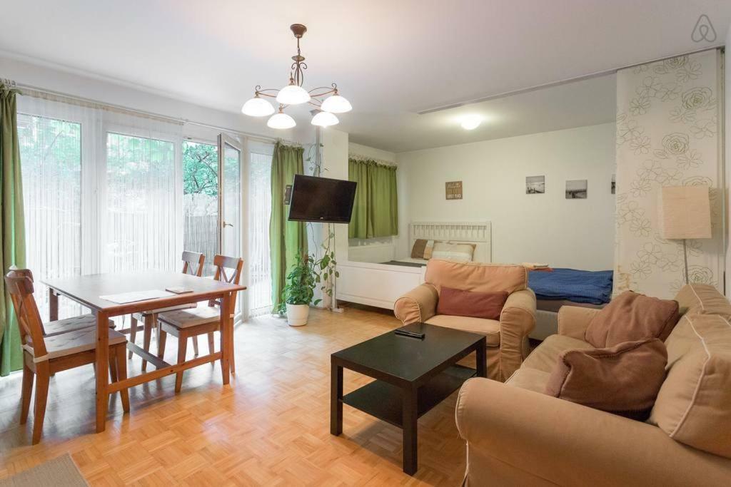וינה Relaxing Terrace Apartment In Lively Area מראה חיצוני תמונה