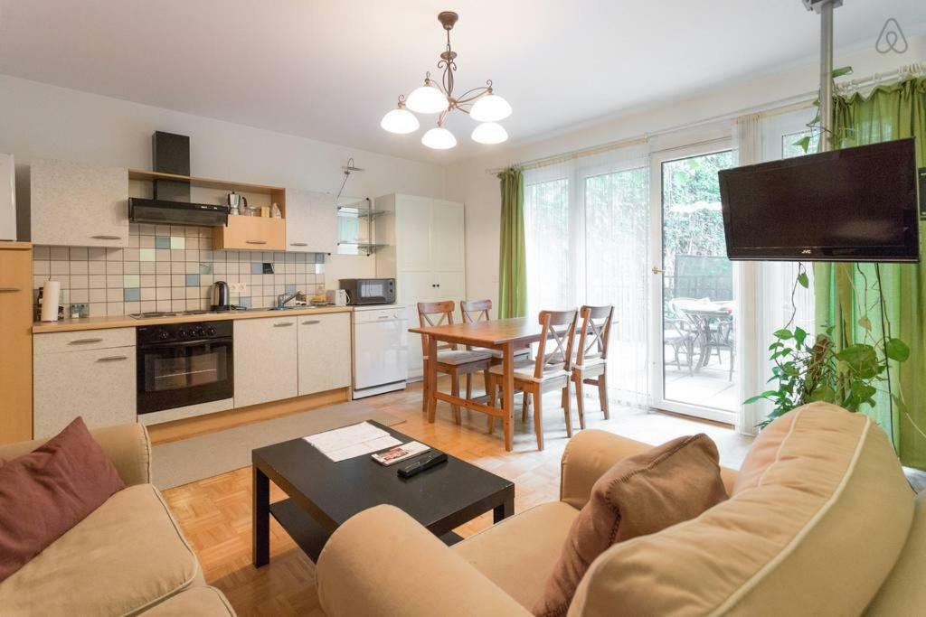 וינה Relaxing Terrace Apartment In Lively Area מראה חיצוני תמונה